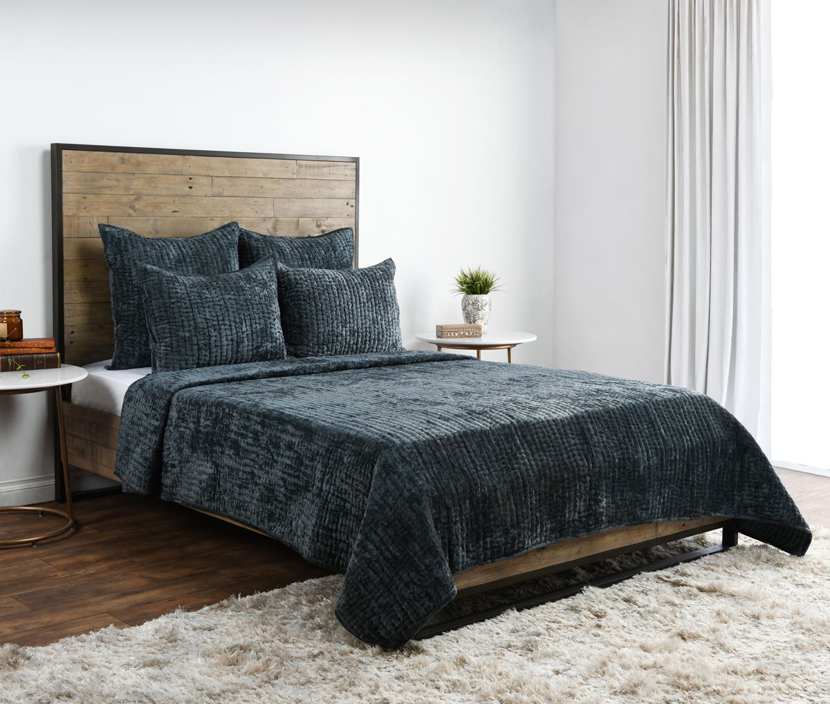 Classic Home Bari Velvet Queen Quilt